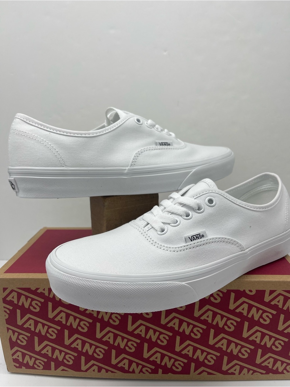 Vans WMNS Authentic True White
VN000EE3W00 Sneakers
Low-Top Canvas - Picture 12 of 16